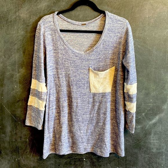 Scoop Neck 3/4 sleeve shirt - Picture 1 of 10